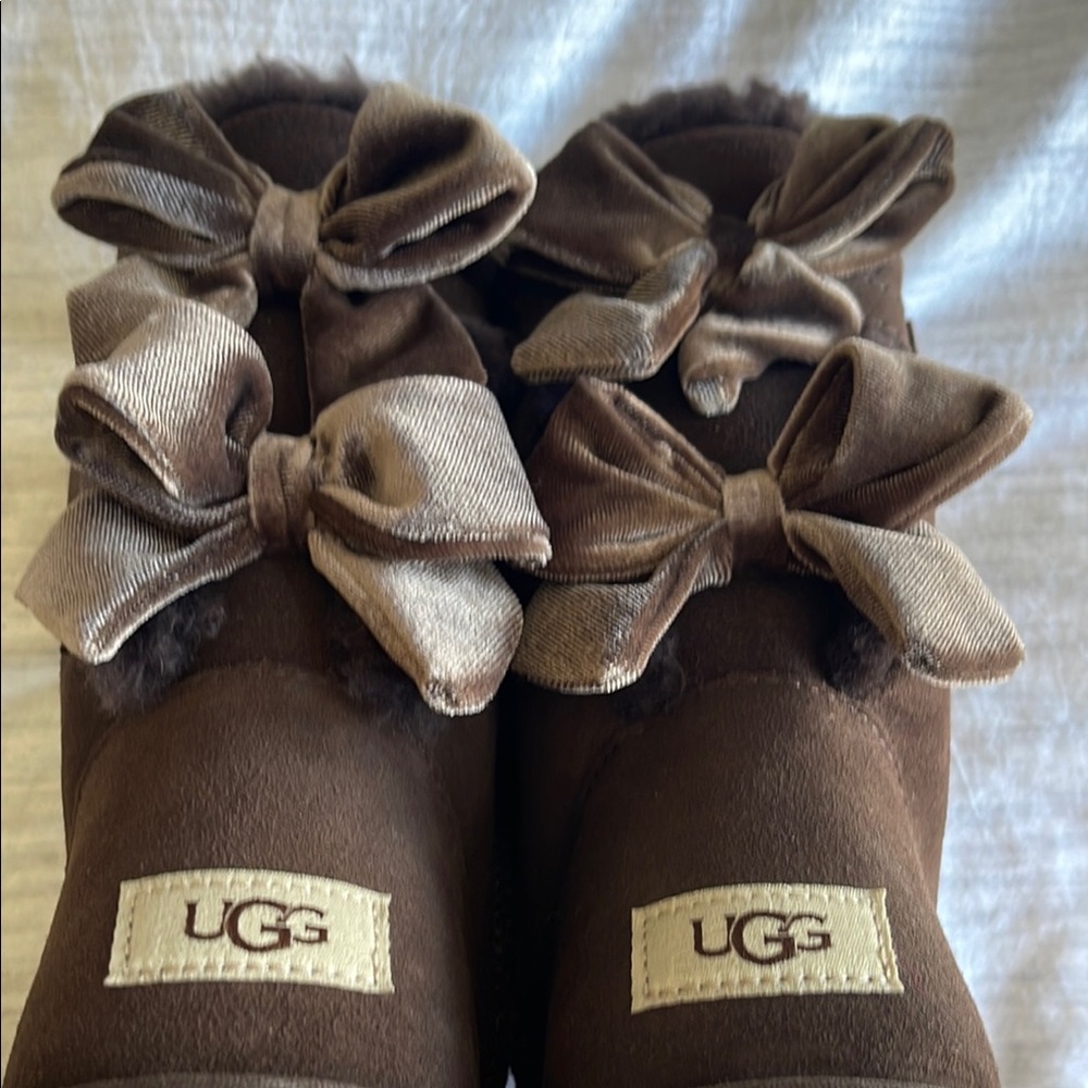 UGG Brown Boots- Bows-Velvet -NEW!! Women 11 - Picture 9 of 9